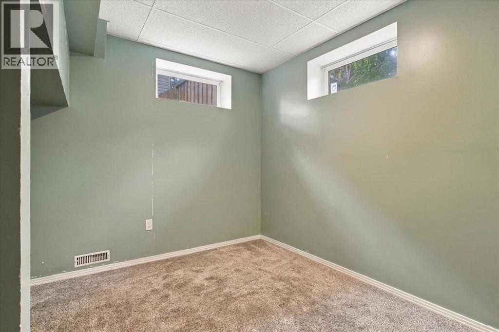 9814 75 Avenue Property Photo 35
