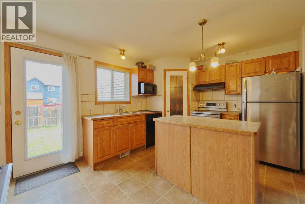 179 Saddlemead Close Ne Property Photo 2