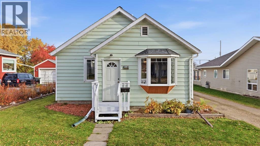 5112 47 Avenue Property Photo 2