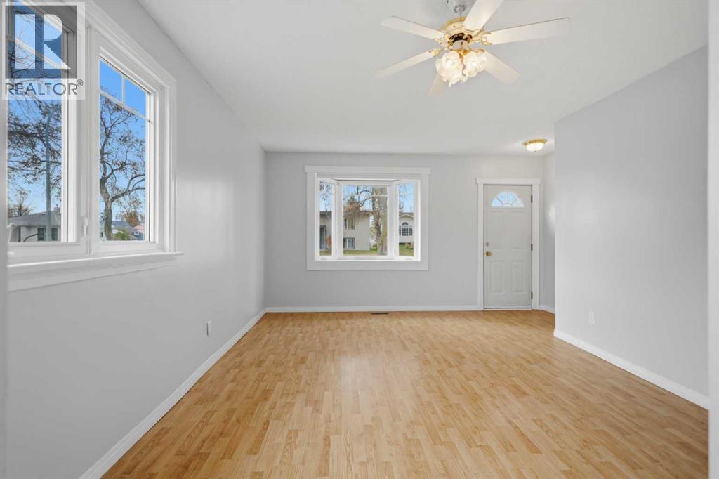 5112 47 Avenue Property Photo 4