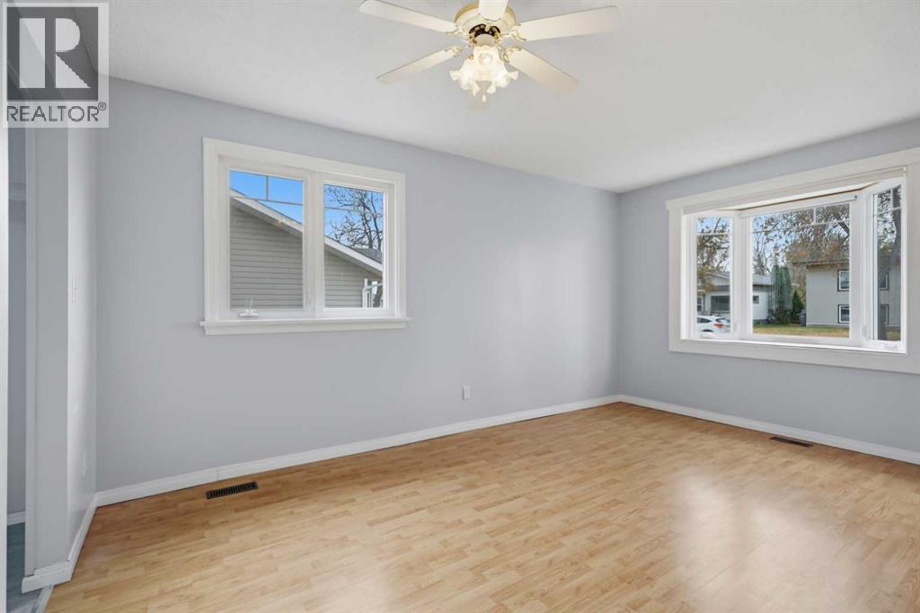5112 47 Avenue Property Photo 5