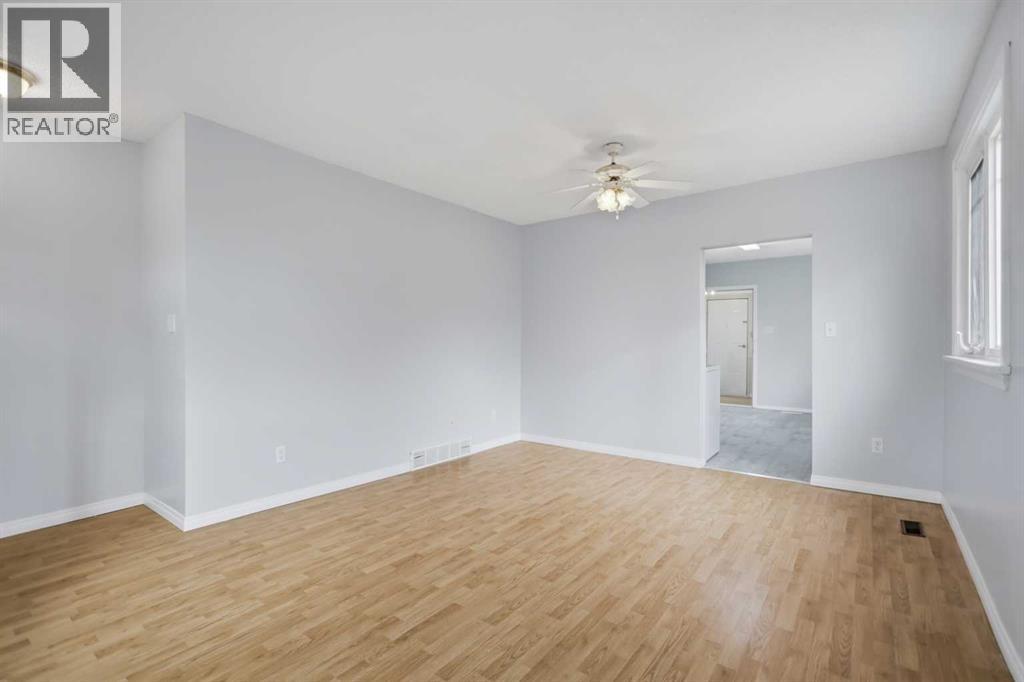 5112 47 Avenue Property Photo 6