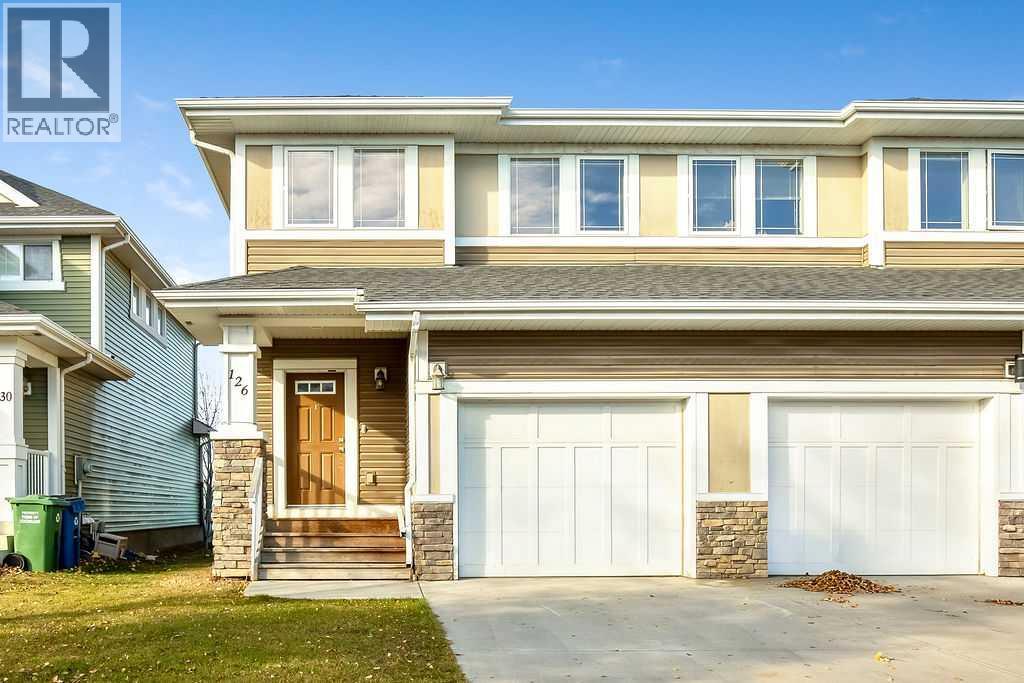 126 River Heights Crescent Photo de la propriété 1