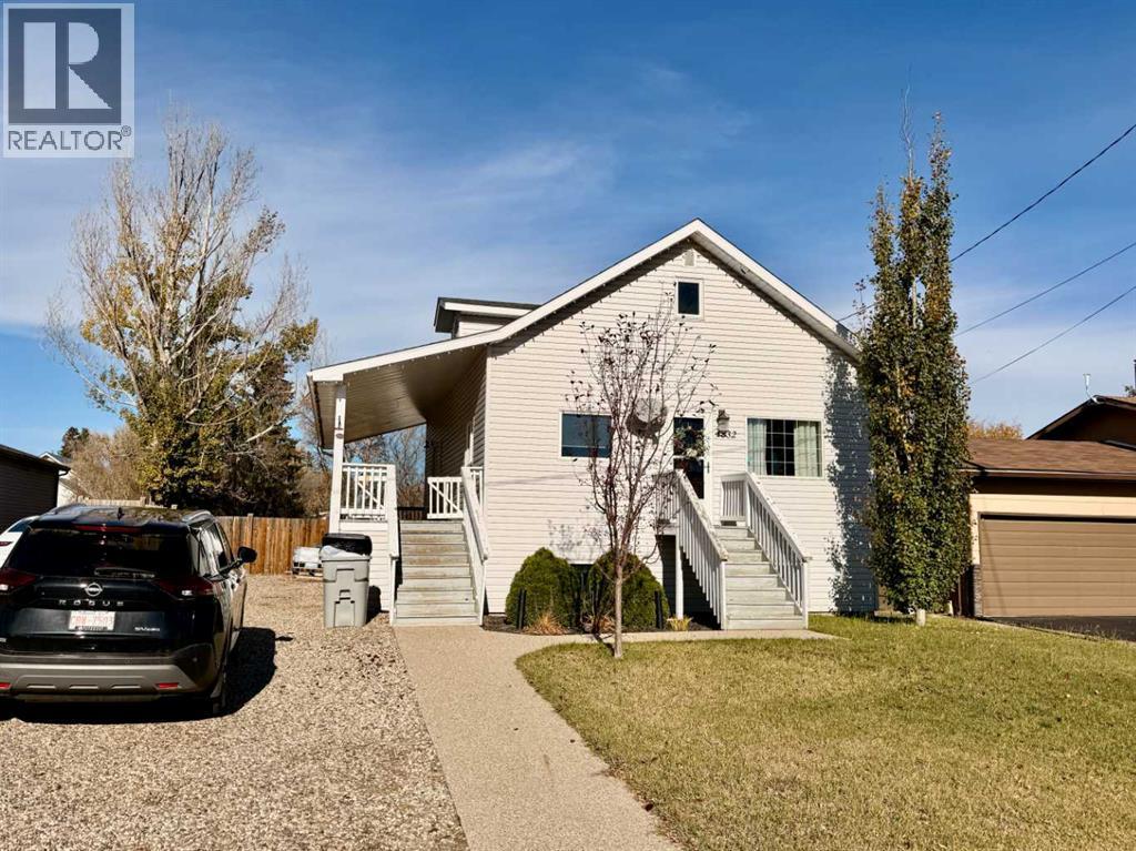 4832 51 Avenue Property Photo 1