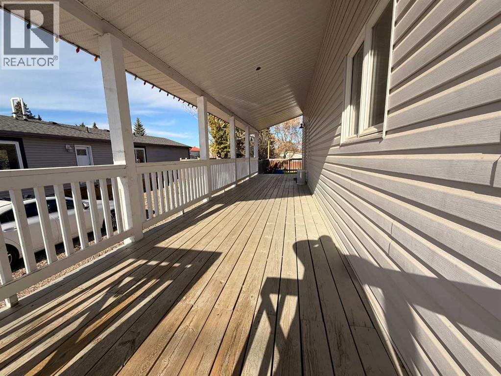 4832 51 Avenue Property Photo 2