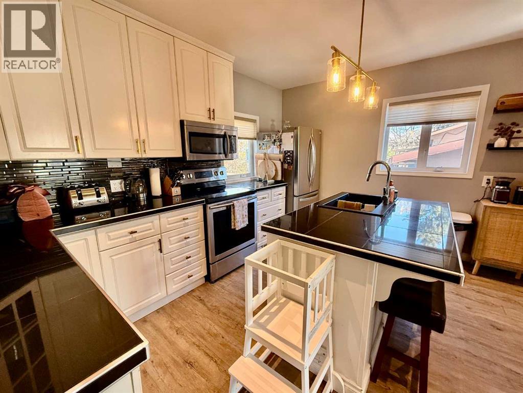 4832 51 Avenue Property Photo 5
