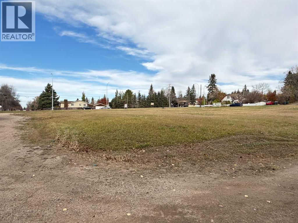 3728 45 Street Property Photo 1