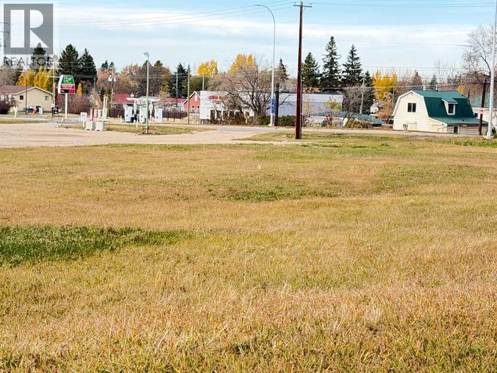 3728 45 Street Property Photo 2