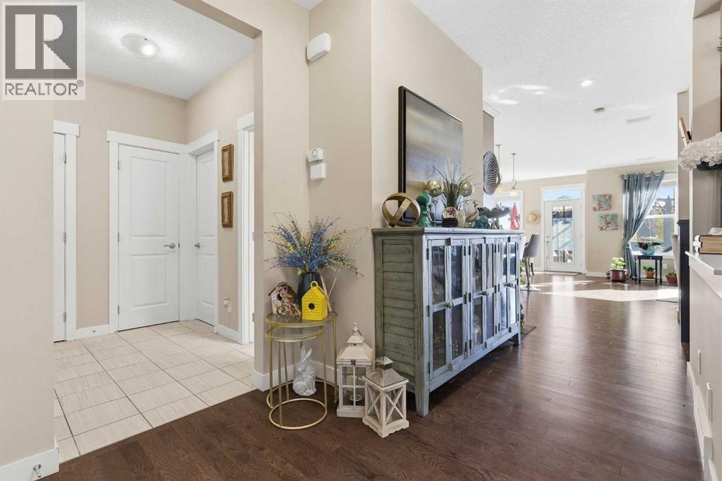 19 Mount Rae Heights Property Photo 6