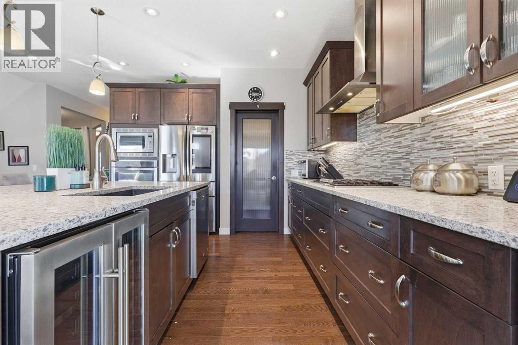 19 Mount Rae Heights Property Photo 15