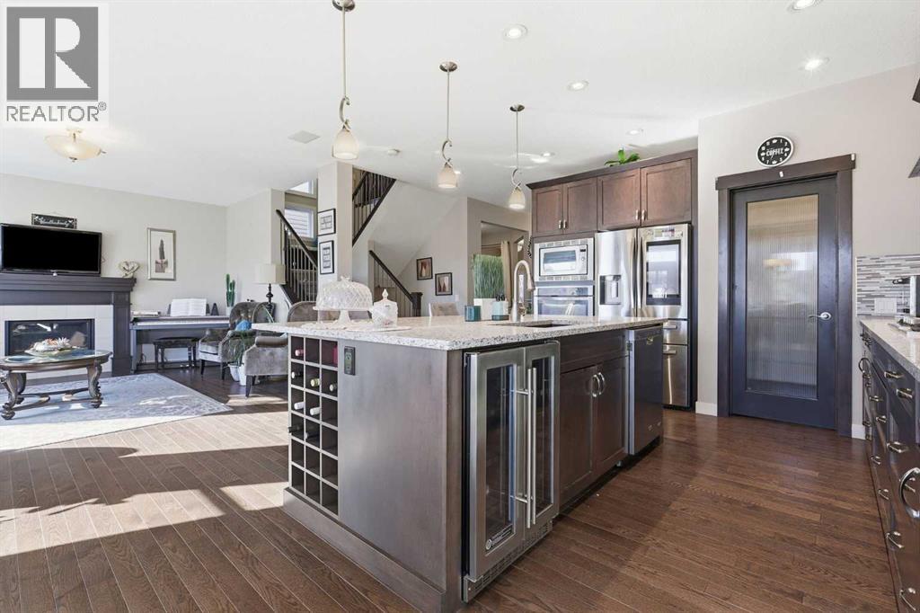 19 Mount Rae Heights Property Photo 16