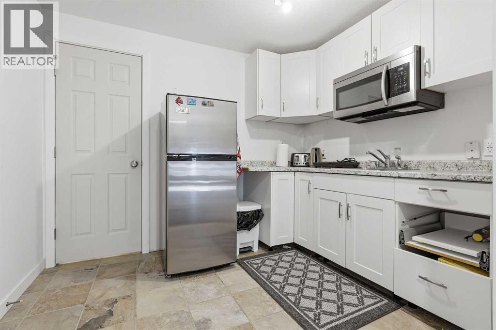 19 Mount Rae Heights Property Photo 38