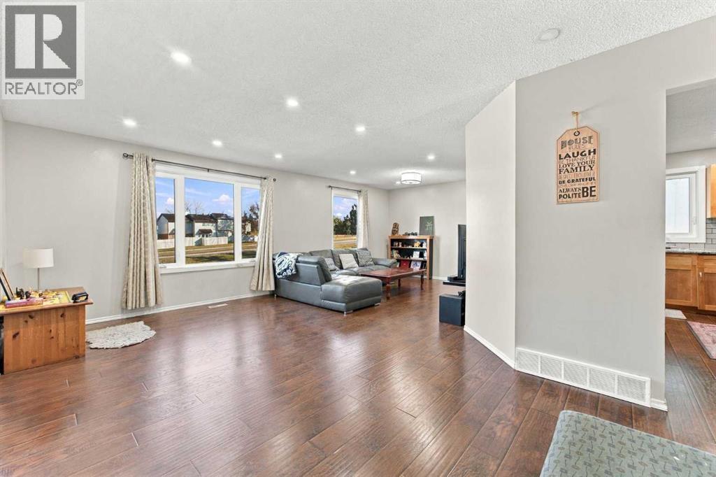 95 Rundleson Way Ne Property Photo 2
