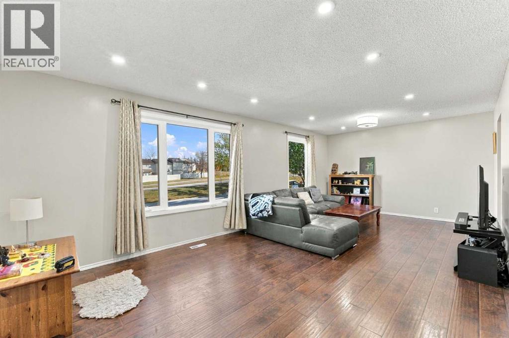 95 Rundleson Way Ne Property Photo 3