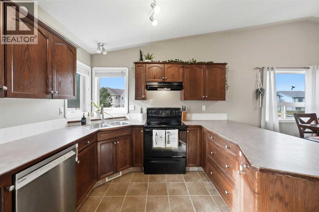 272 Jennings Crescent Property Photo 3
