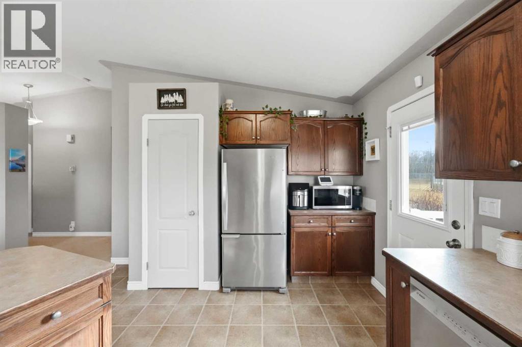 272 Jennings Crescent Property Photo 4