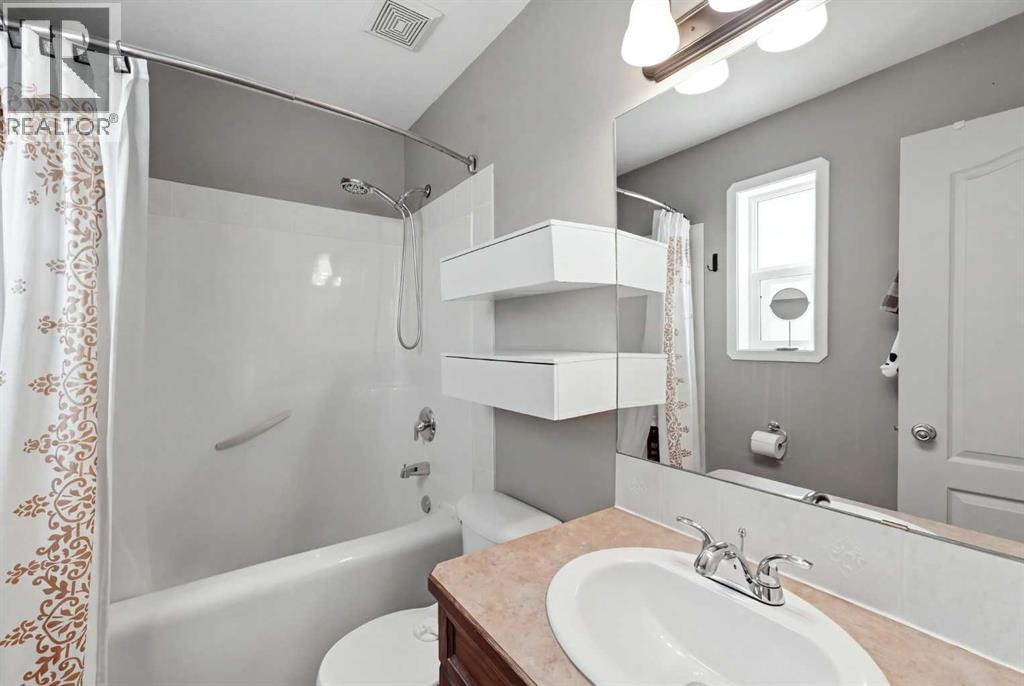 272 Jennings Crescent Property Photo 12