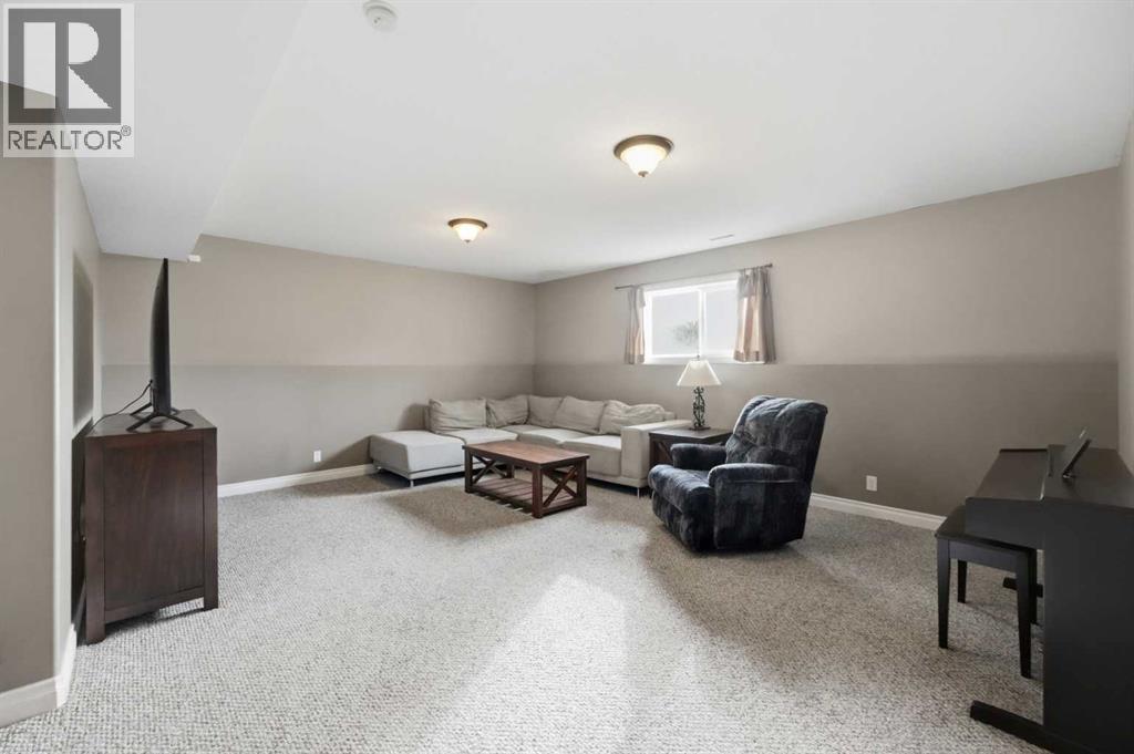 272 Jennings Crescent Property Photo 17