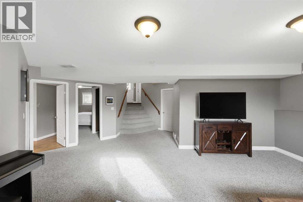 272 Jennings Crescent Property Photo 18