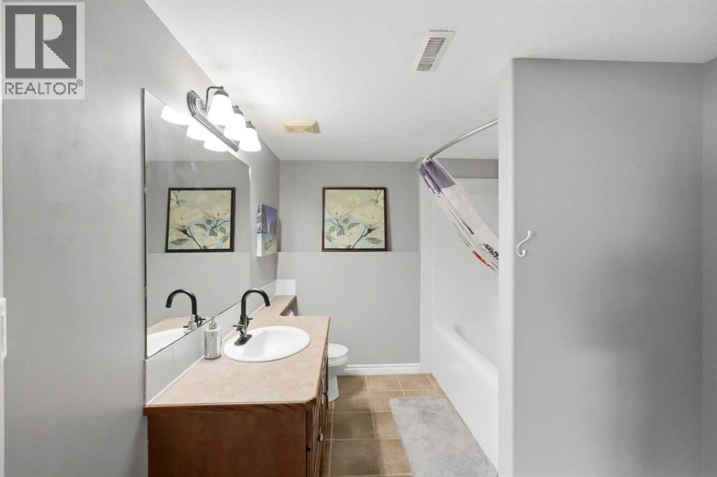 272 Jennings Crescent Property Photo 19