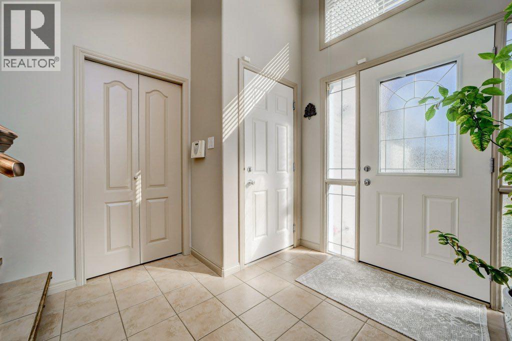 442 Gateway Crescent S Property Photo 3