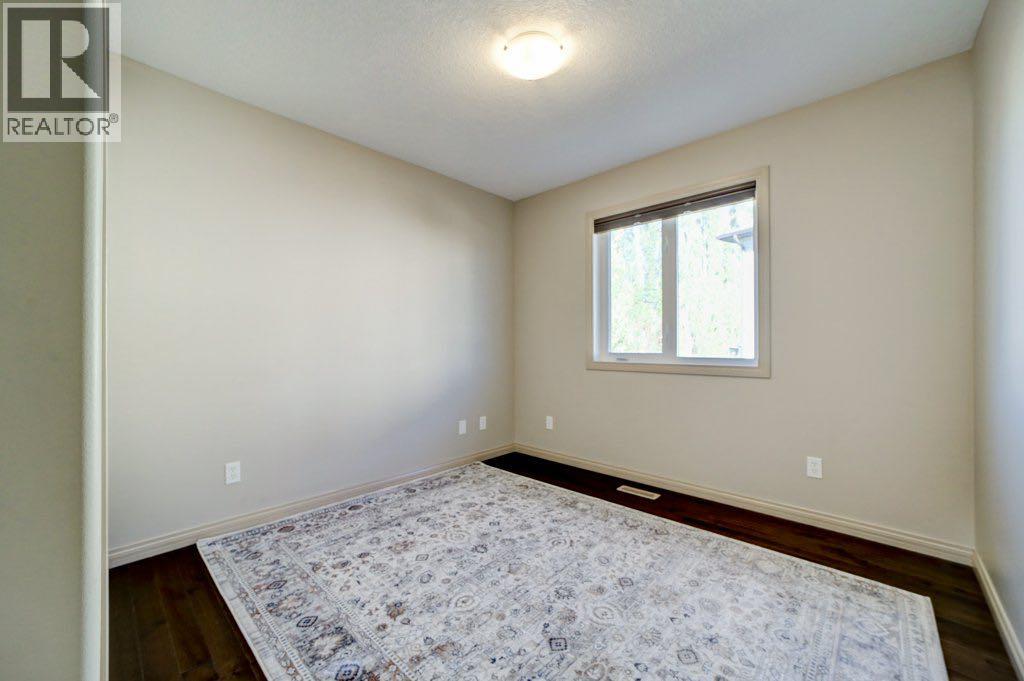 442 Gateway Crescent S Property Photo 17