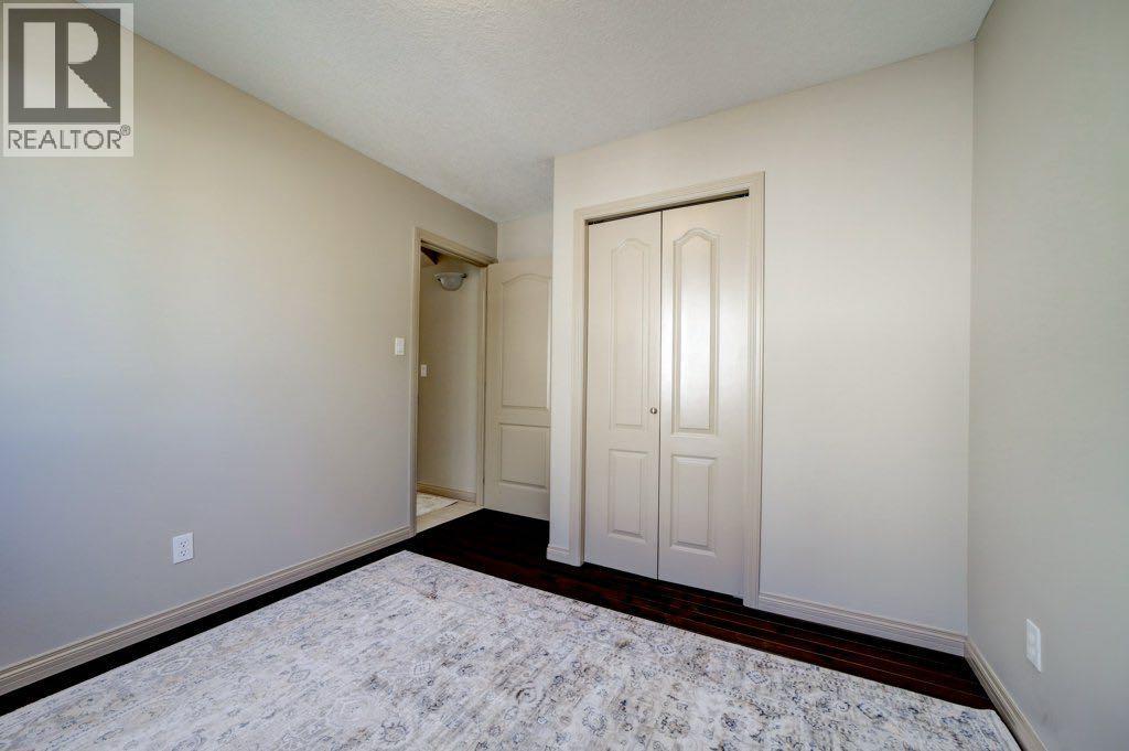 442 Gateway Crescent S Property Photo 18