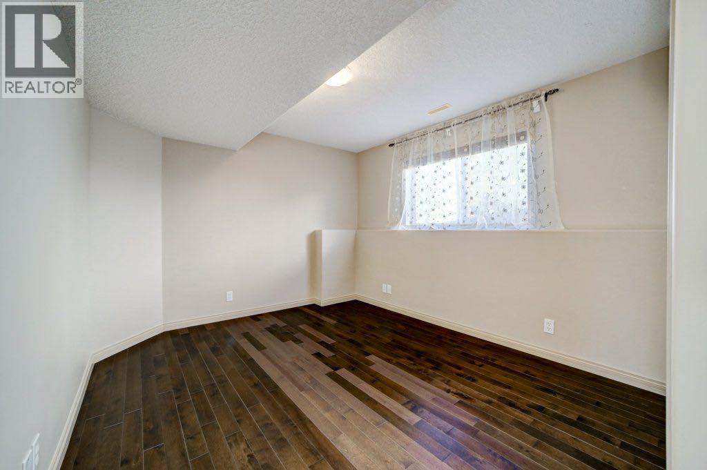 442 Gateway Crescent S Property Photo 33