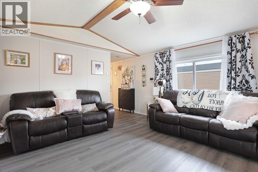 97 Meadow Lake Close E Property Photo 4