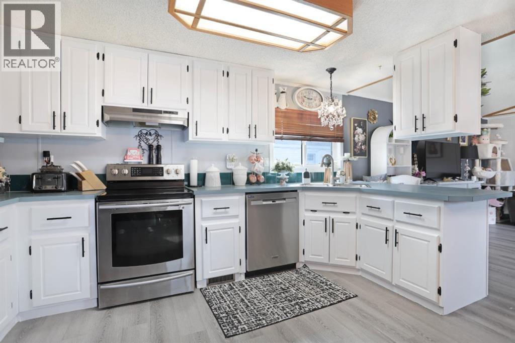 97 Meadow Lake Close E Property Photo 8