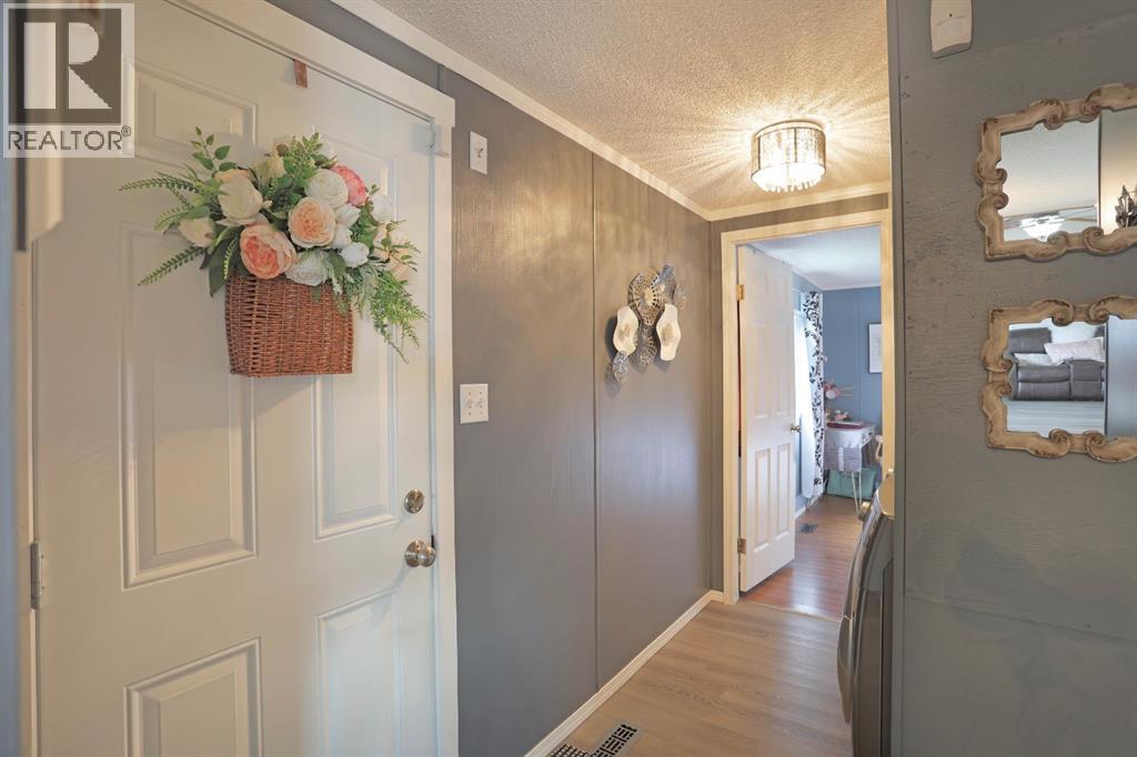 97 Meadow Lake Close E Property Photo 11