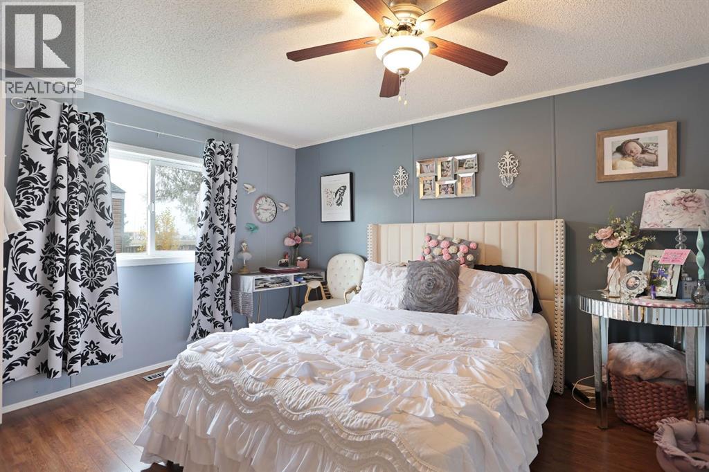 97 Meadow Lake Close E Property Photo 14