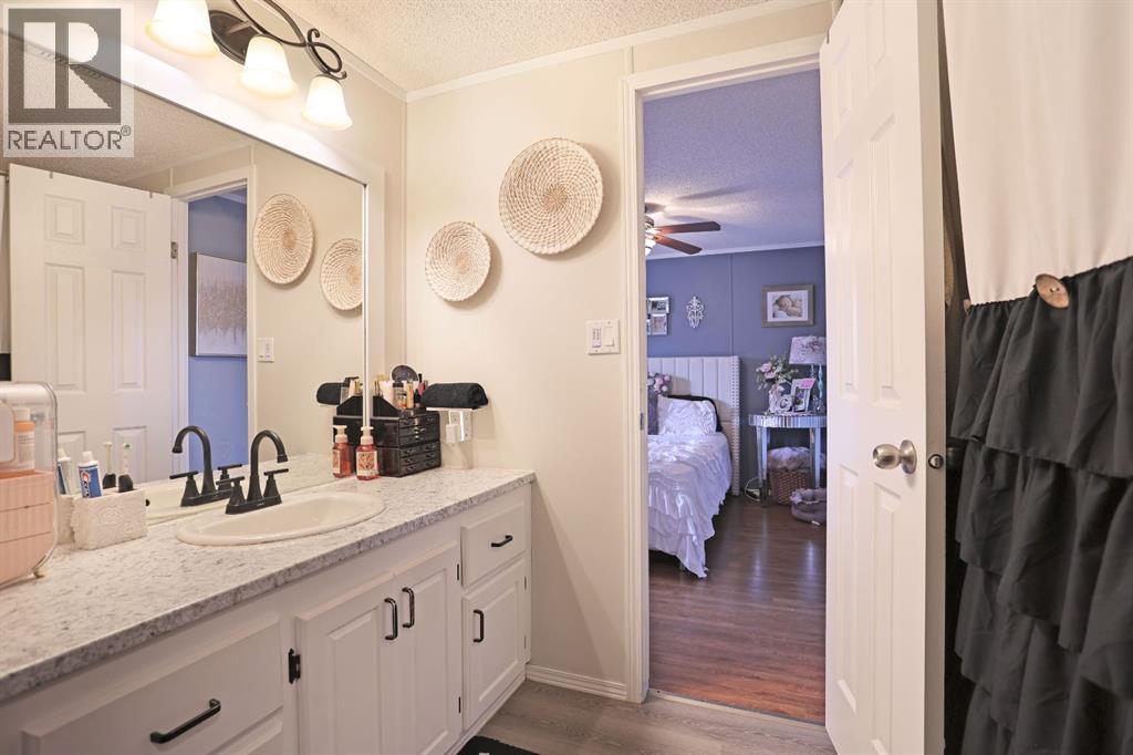 97 Meadow Lake Close E Property Photo 16