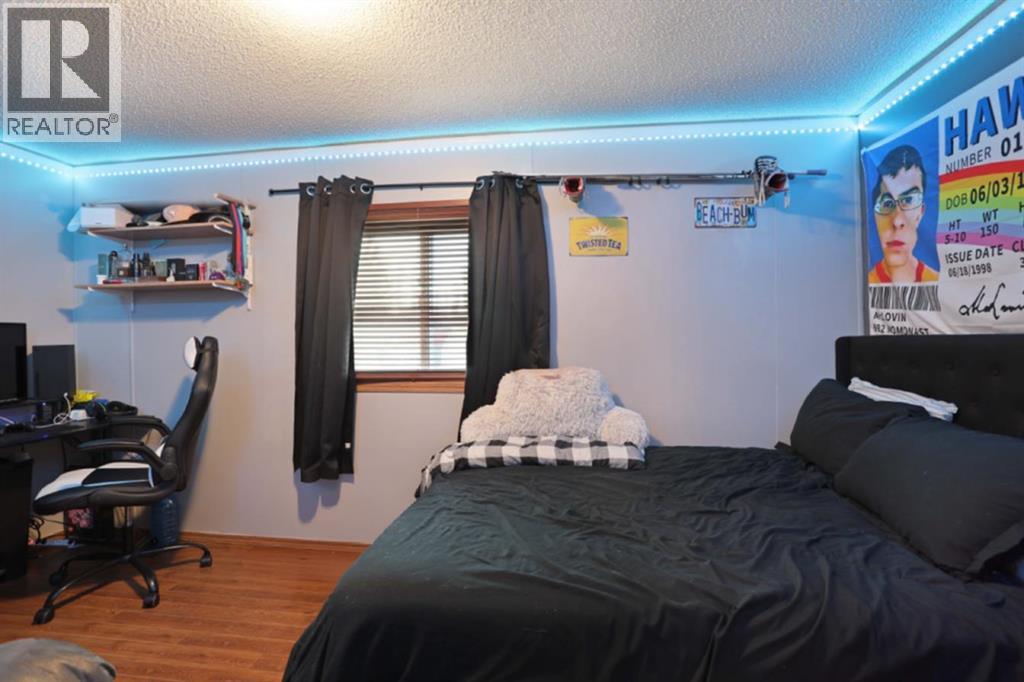 97 Meadow Lake Close E Property Photo 23