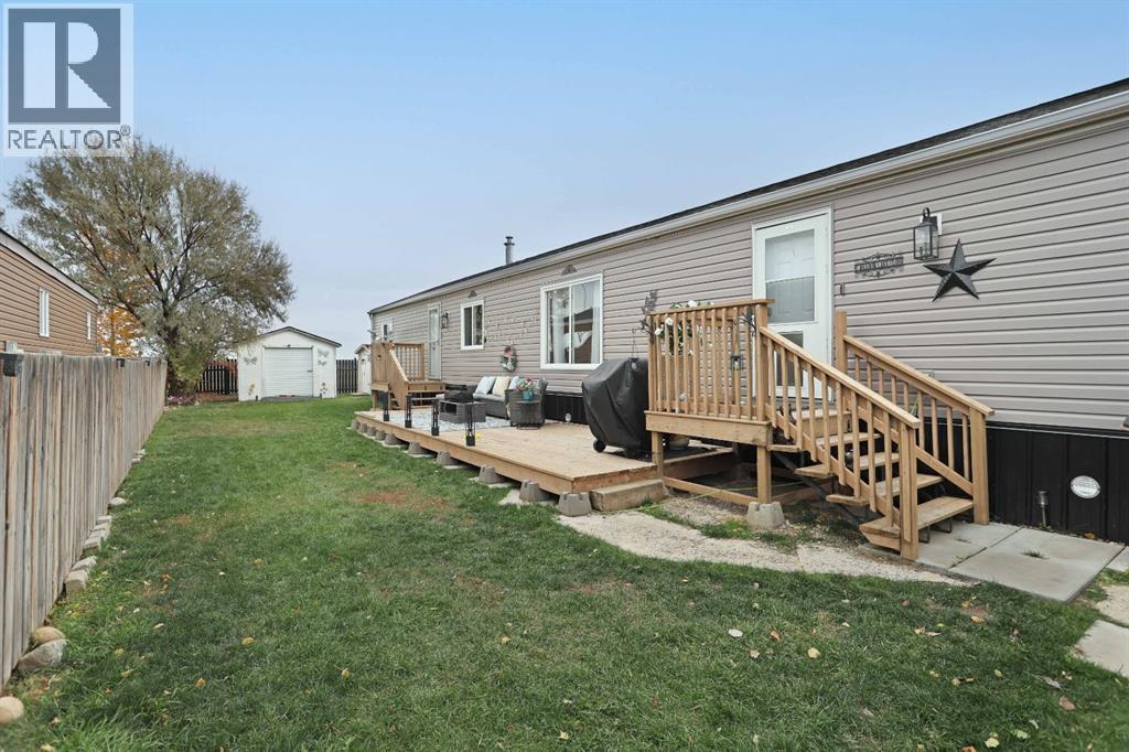 97 Meadow Lake Close E Property Photo 24
