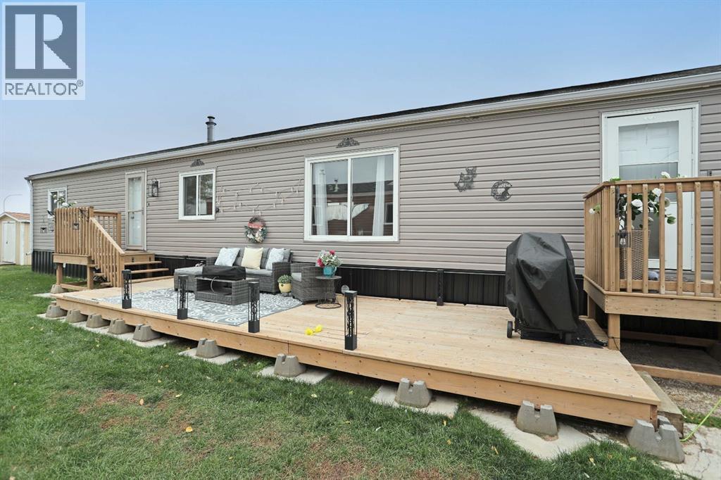 97 Meadow Lake Close E Property Photo 25