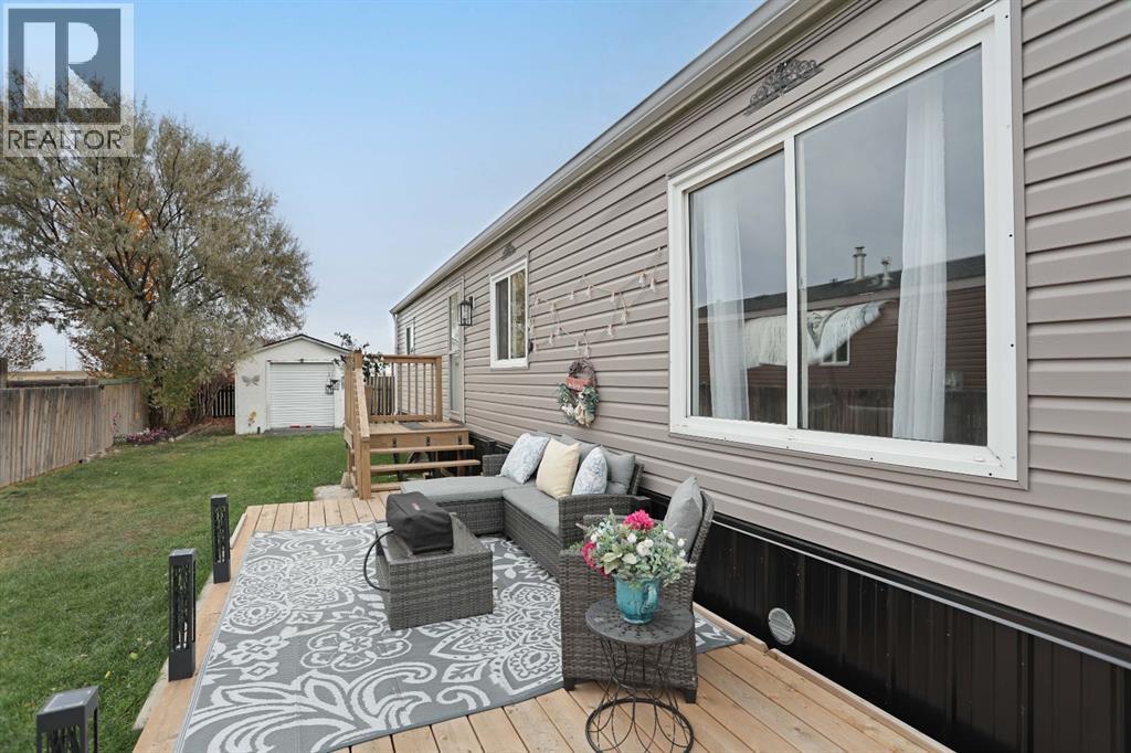 97 Meadow Lake Close E Property Photo 26