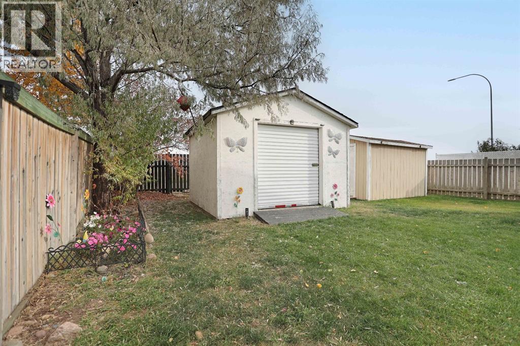 97 Meadow Lake Close E Property Photo 30