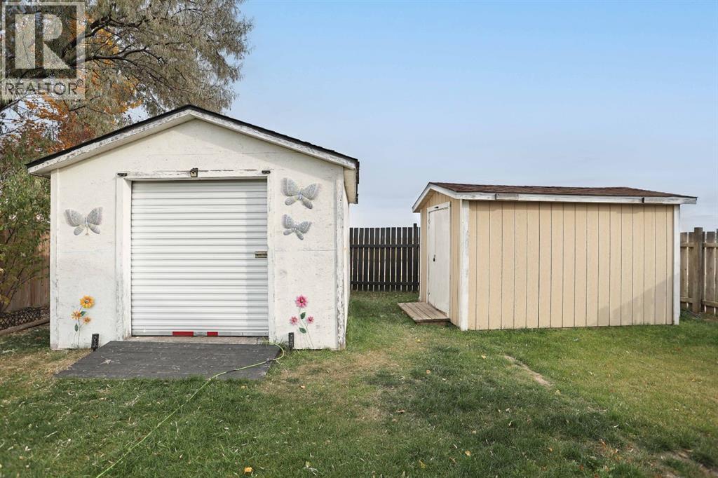 97 Meadow Lake Close E Property Photo 31