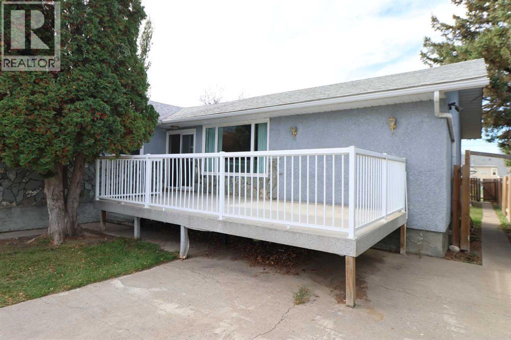 5612 57 Street Property Photo 2