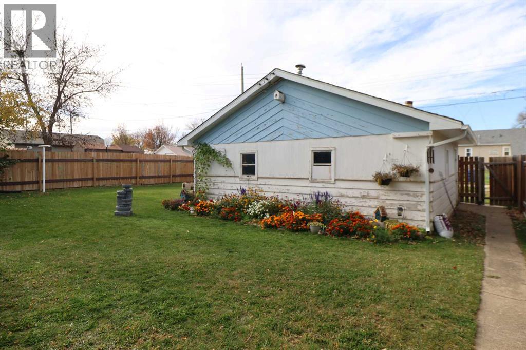 5612 57 Street Property Photo 3