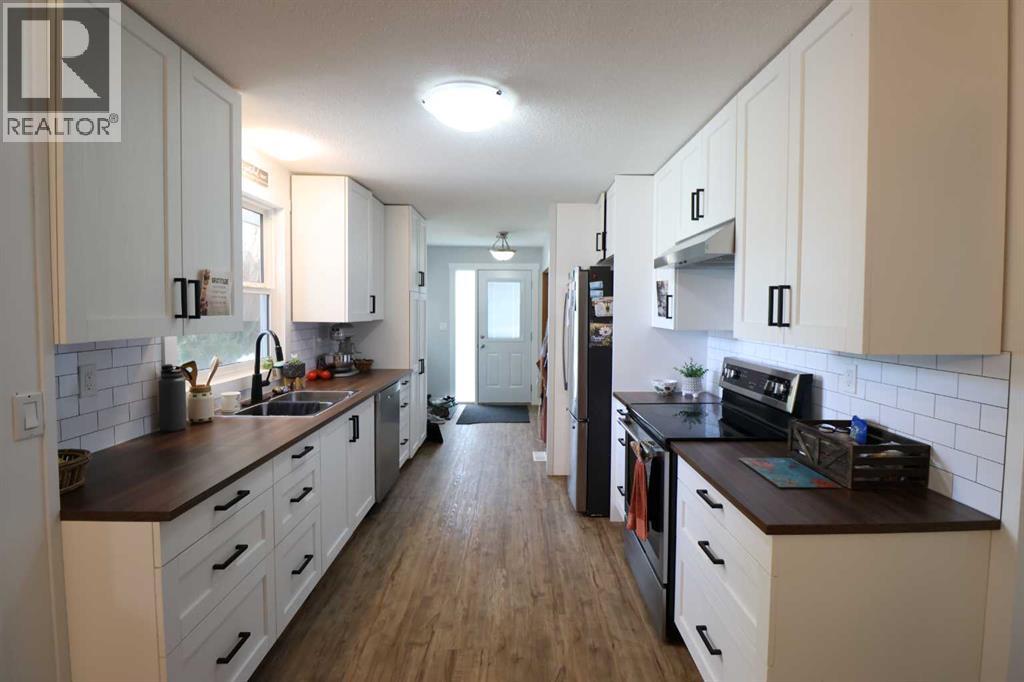 5612 57 Street Property Photo 5