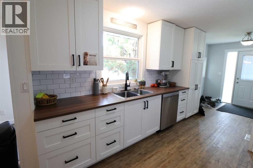 5612 57 Street Property Photo 6