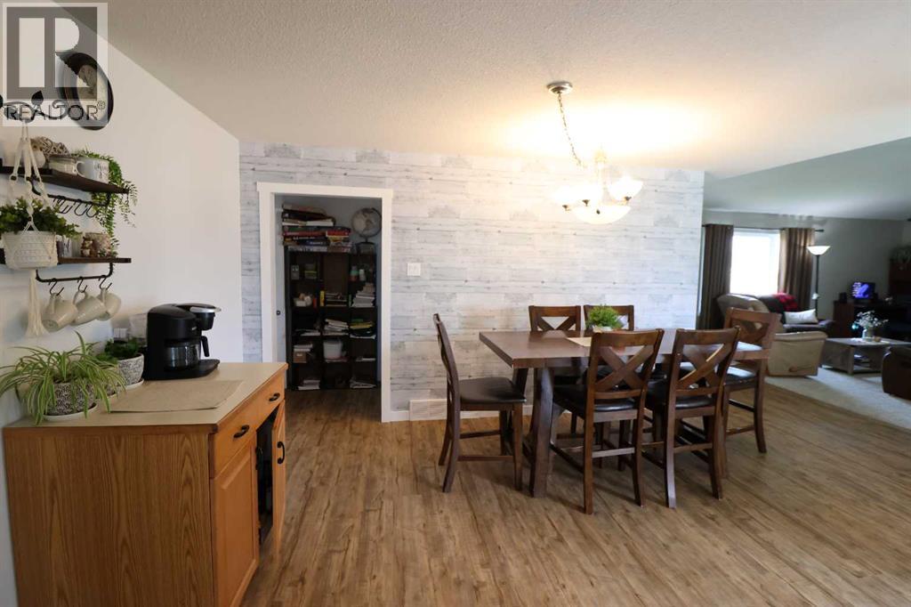 5612 57 Street Property Photo 8