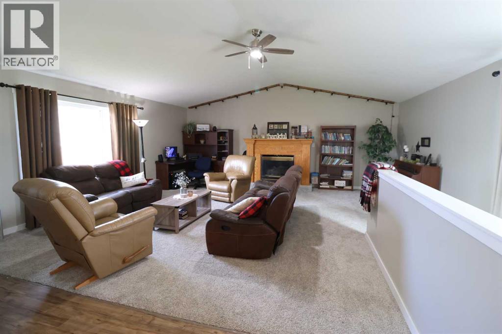 5612 57 Street Property Photo 9