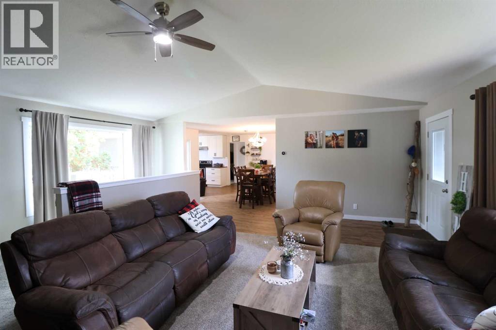 5612 57 Street Property Photo 10