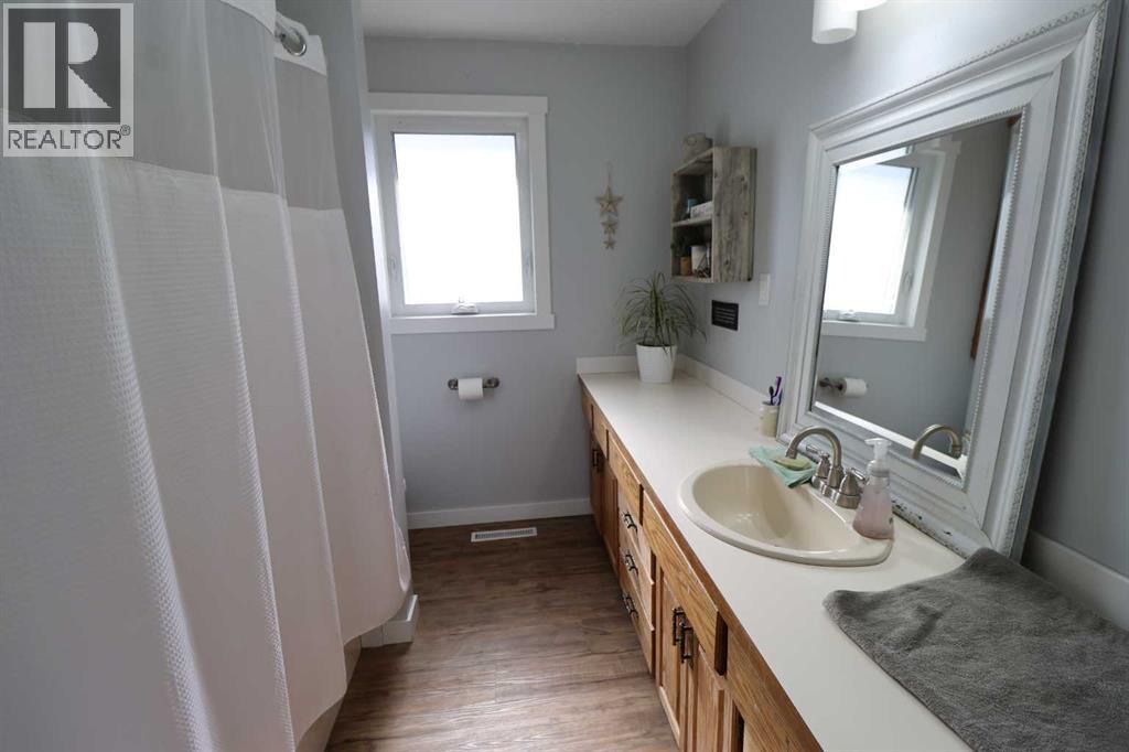 5612 57 Street Property Photo 11