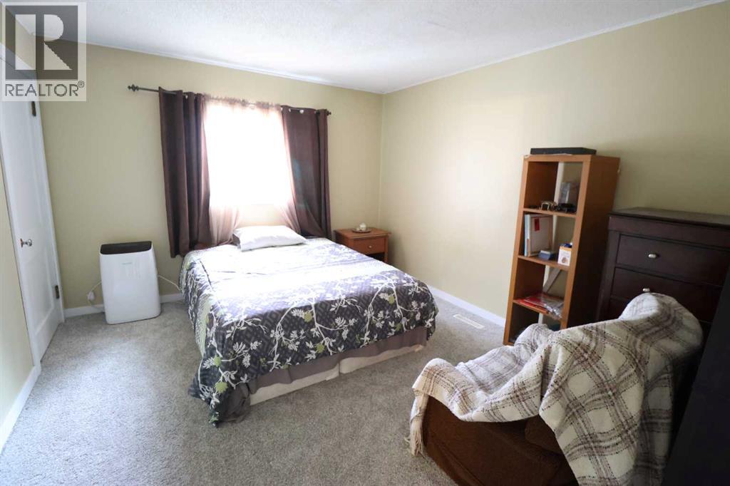 5612 57 Street Property Photo 16