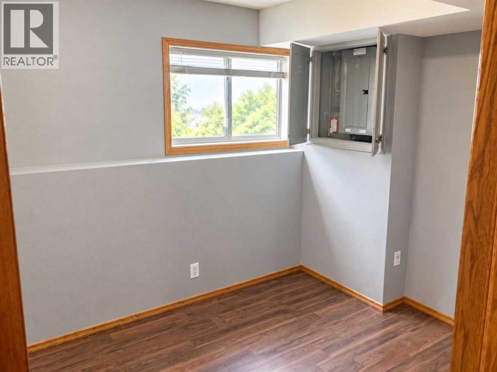 231 & 233 Kendrew Drive Property Photo 23