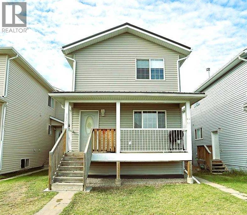 367 16 Street E Property Photo 1